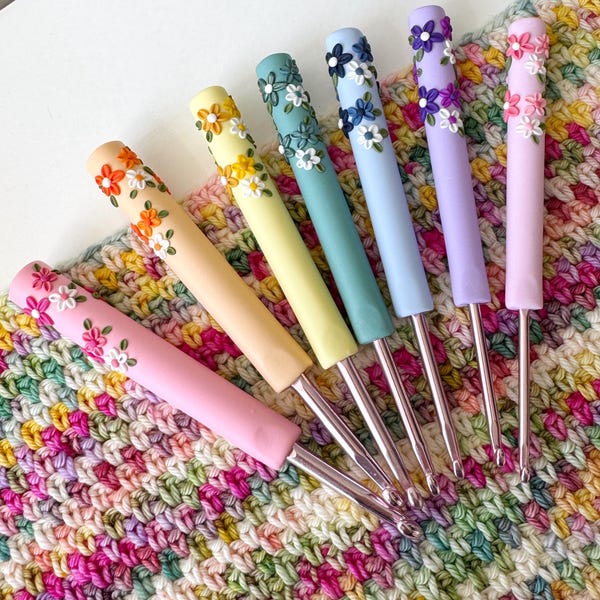 Aguja de crochet de flor pastel, aguja de crochet de arcilla polimérica arcoíris