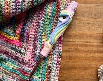 Ombré unicorn crochet hook, mythical beasts, craft supplies, polymer clay crochet hook, crochet gifts