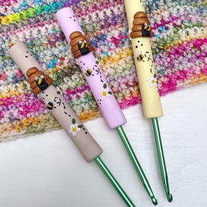 Crochet ruche, joli crochet en pâte polymère