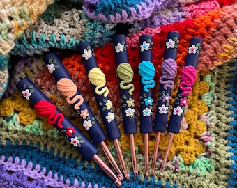 Crochet boule de laine arc-en-ciel, crochets en pâte polymère, amateur de laine, cadeau pour elle, choisissez votre couleur
