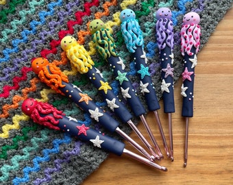 Set of 7 rainbow octopus crochet hooks, crochet hook set, polymer clay ergonomic crochet hooks, rainbow crochet