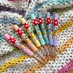 Rainbow Toadstool Crochet Hooks, Pastel Mushroom Crochet Hook, Ergonomic Fancy Crochet Hooks