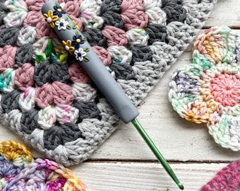 Mustard flower appliqué crochet hook, handmade polymer clay ergonomic hooks, crochet gifts