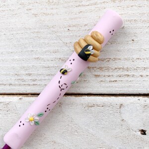 pastel pink beehive ergonomic crochet hook, polymer clay crochet hook, craft supplies, gift for her image 4
