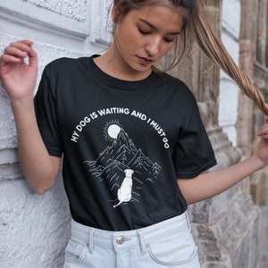 Mój pies czeka i muszę iść T-shirt | Koszulka dla psa, HoundBerry, Odzież dla psów, Ratowanie psów, Adoptuj, nie kupuj, Koszulka wegańska, Miłośnik psów, Miłość do psów