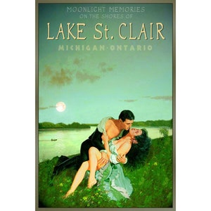 Peut inclure: Une affiche de voyage vintage représentant un couple qui s'embrasse sur une colline herbeuse surplombant un lac avec une pleine lune dans le ciel. L'affiche indique "Moonlight Memories on the Shores of Lake St. Clair, Michigan-Ontario."