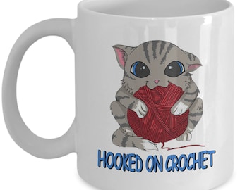 Taza de gato de punto, regalo de punto, enganchado en la taza de ganchillo, regalo de ganchillo, taza de punto divertido, regalo para el ganchillo, amantes del punto, agujas de hilo