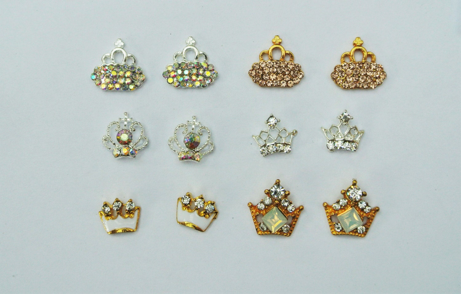 JERCLITY 30 Pieces 3D Gold and Silver Crown Nail Charms for Nails
