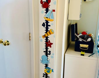 Tabla de crecimiento de madera personalizada y pintada a mano – Decoración infantil