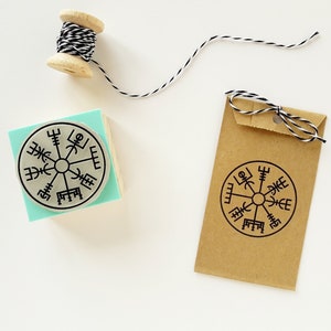 Pieczątka gumowa Vegvisir, pieczątka kompasu wikingów do prowadzenia dziennika, dziennik runiczny, pamiętnik Asatru, runy Futhark, symbol pogański nordycki, ochrona
