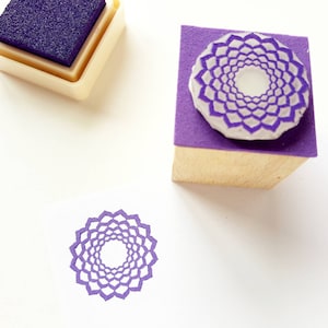 Stempel kruinchakra (versie 4), chakrarubberstempel, Sahasrarasymbool, zevende chakra, paarse chakra, etherische oliediffuser, mandalapotter