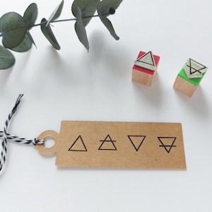Mini timbri in gomma con simboli alchemici dei quattro elementi, piccoli 4 triangoli alchemici, fuoco, aria, acqua, terra, diario dell'alchimista, carte astrologiche