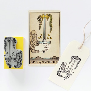 Tampon en caoutchouc L'as d'épées, cadeau pour amateur de sorcellerie, jeu de cartes de tarot, décoration de fête sorcière, costume des arcanes, journal de tarot quotidien, agenda ésotérique