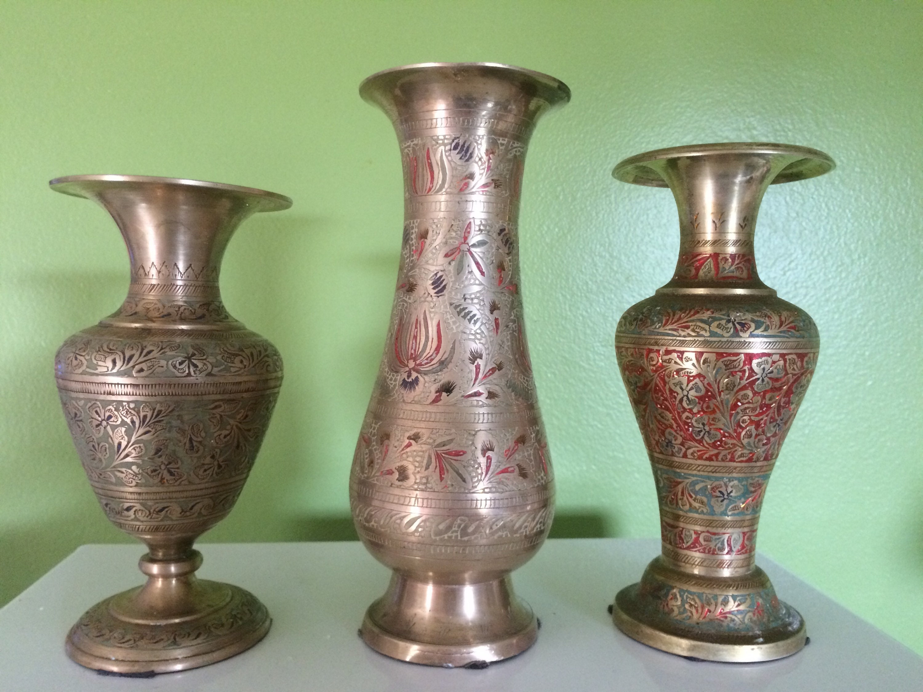 REDUCED 15 Trio 1 of Lovely Brass Vases Made in India Etsy.de