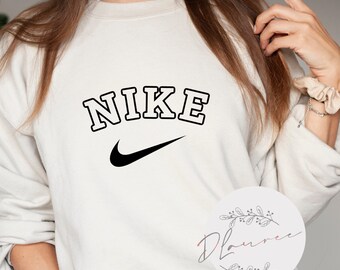 white vintage nike sweatshirt