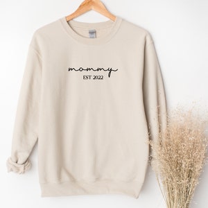 Mommy EST 2022 EST 2023 Crewneck | Mommy Crewneck | Pregnancy Crewneck | Gift for Mom | Mom to Be Crewneck | Maternity Crewneck |Baby Shower