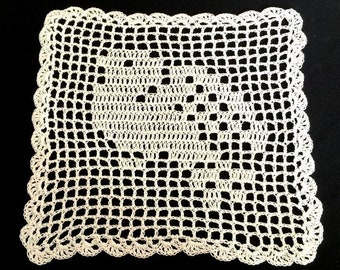 Wedding Reception Table, Dove in Flight Filet Crochet White Bird Lace Doily, Table or Wall Decor, 11 " X 10" Gift for Dove-keeper   Slp