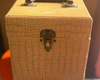Super Rare & CLEAN Aligator Skin 7” Vinyl Record Box!