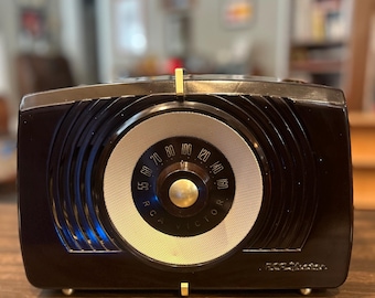 Vintage 1951 RCA Model X-551 Mid Century Tube Radio