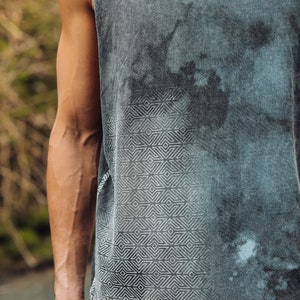 Geometric Color Wash Men's Sleeveless Shirt / Sacred Geometry Clothing / Festival Streetwear image 2