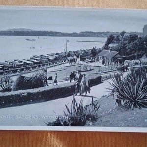 Postal de San Valentín y sus hijos, estilo Silveresque, de Green Hill Gardens, Weymouth, K8818, usada en el correo.