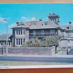 Postal de la Torre Crosbie de Troon Dennis & Sons usada en el correo