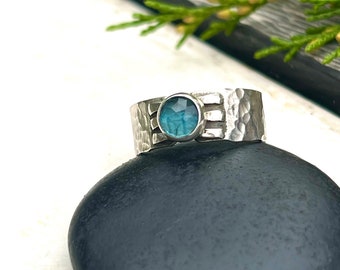 kyanite ring US Size 7.5 ,hammered effect band ring with natural kyanite in hand forged oxidised sterling silver, everyday jewelry for woman