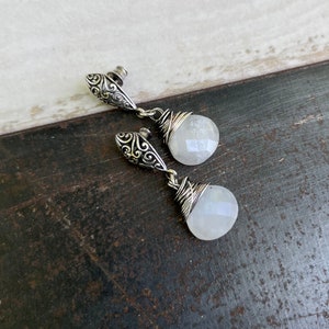 moonstone stud earrings,sterling silver earrings with moonstone teardrops,gemstone earrings,wedding jewelry,silver openwork,everyday jewelry zdjęcie 3