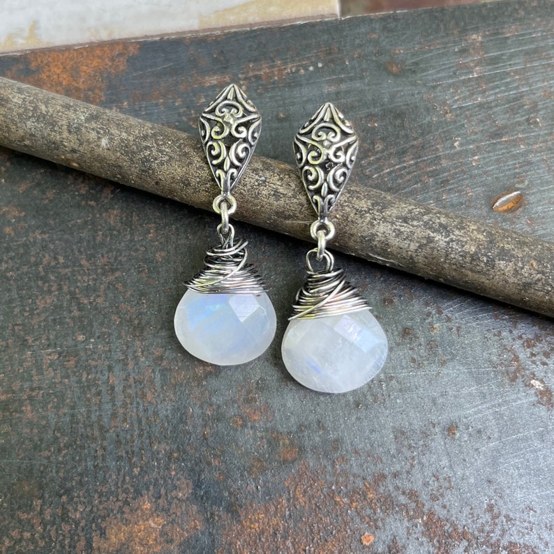 moonstone stud earrings,sterling silver earrings with moonstone teardrops,gemstone earrings,wedding jewelry,silver openwork,everyday jewelry zdjęcie 2