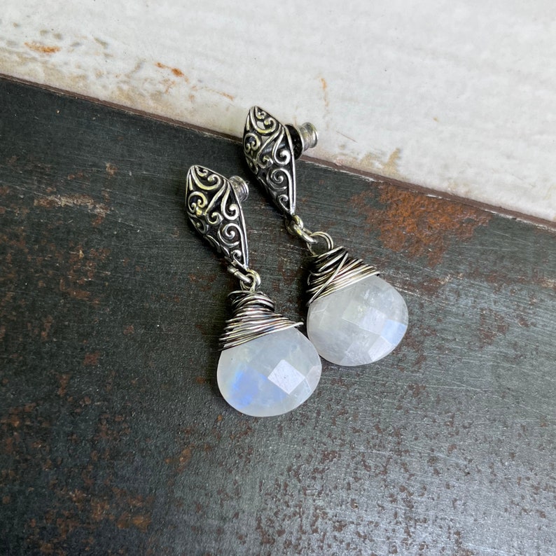 moonstone stud earrings,sterling silver earrings with moonstone teardrops,gemstone earrings,wedding jewelry,silver openwork,everyday jewelry zdjęcie 1