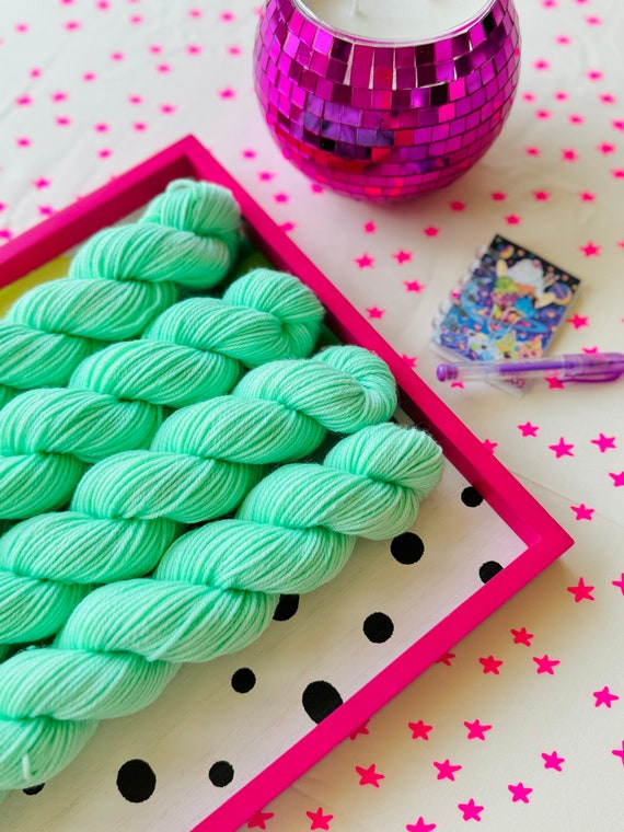 Minty Chip - Candy Kisses DK 50 Gram Skein