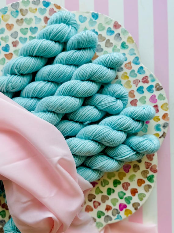Icy Frost - Candy Kisses DK 50 Gram Skein