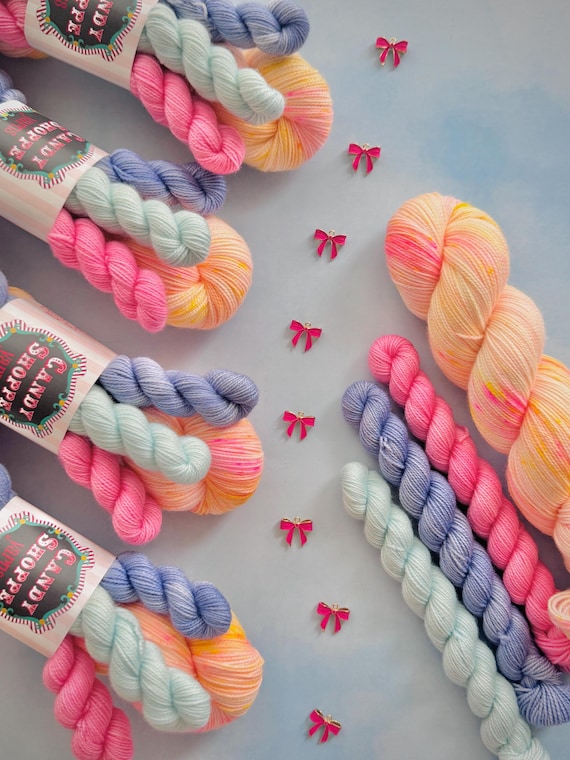 Dainty Bows Yarn Sock Set