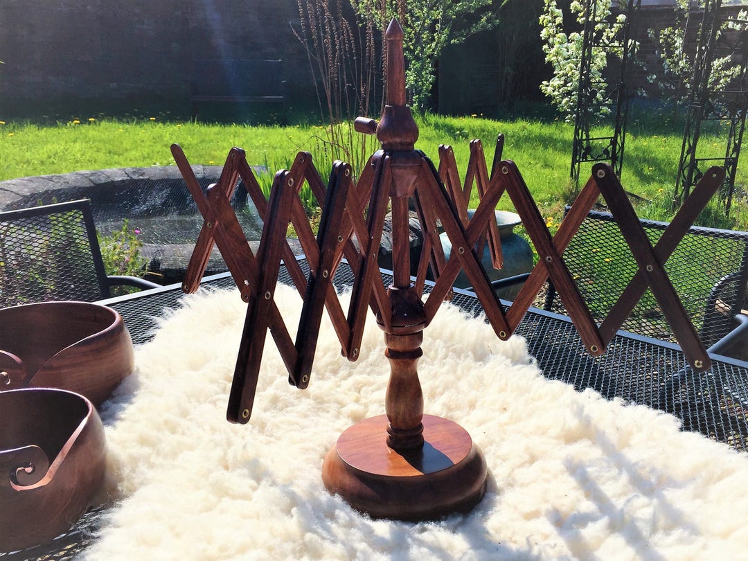 LYKKE Crafts Works Wooden Pendel, Spnnng, Rotatng Yarn Holder, Yarn