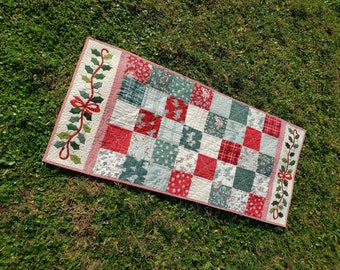 Reversable Christmas Holly & Bows Table runner