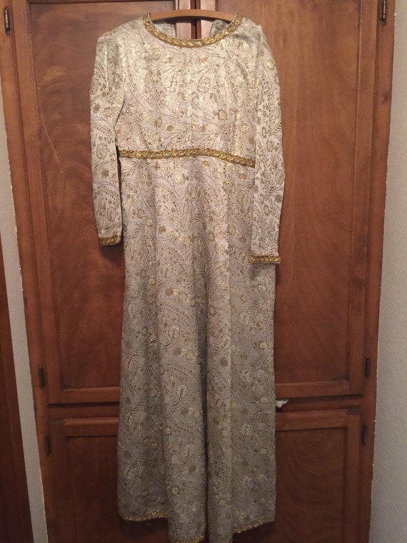 Queen Dress With Cape Costume