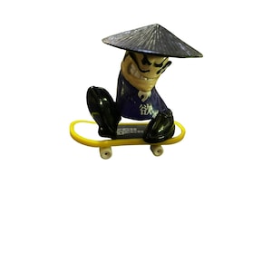Tech Deck Dude Fu Man Finger 2001 Skate Crew 3 X Concepts and Finger Board Skateboard Brown Hat