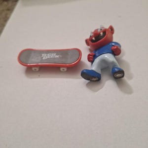 Tech Deck Dude Pig Skate Crew Count Devil Vampire Yeto and Skateboard 2002