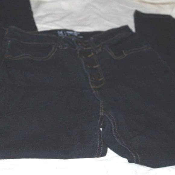 No boundaries pull store on jeans