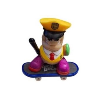 Tech Deck Dude Barney Cop Evolution Hållande Munk och Skateboard Lila Skor