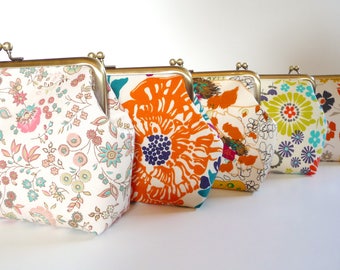 Floral Cotton Clutch Set of 5, Personalized Bridesmaid Floral Purse Set, Bridesmaid Clutch Set, Wedding Party Gift Clutch Set, 7-in Clasp