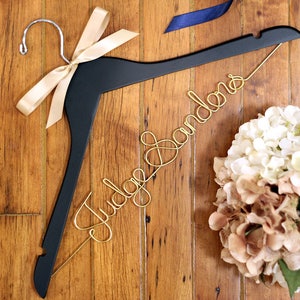 Judge Hanger, Robe Hanger, Judge Gift Idea, Juris Doctorate Hanger, Appendiabiti personalizzato, Appendiabiti unico, Appendiabiti personalizzato immagine 2