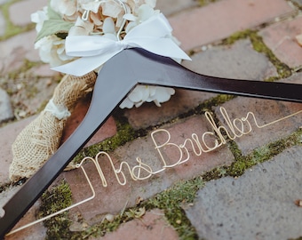 Braut Kleiderbügel, Hochzeitsbügel, Personalisierter Kleiderbügel, Kleiderbügel, Hochzeitsbügel, Holzbügel, Namensbügel