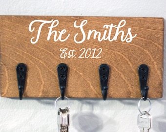 Personalized Key Holder Sign, Family Name, Wall Mounted Key Rack