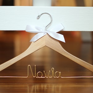 Percha de boda, Percha de novia, Percha personalizada española, Percha de vestir, Percha de novia, Percha de alambre personalizada, Percha de madera, Sra. Hanger