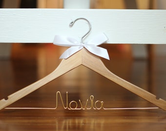 Wedding Hanger, Novia Hanger, Personalized Hanger Spanish, Dress Hanger, Bridal Hanger, Custom Wire Hanger, Wood Hanger, Mrs Hanger