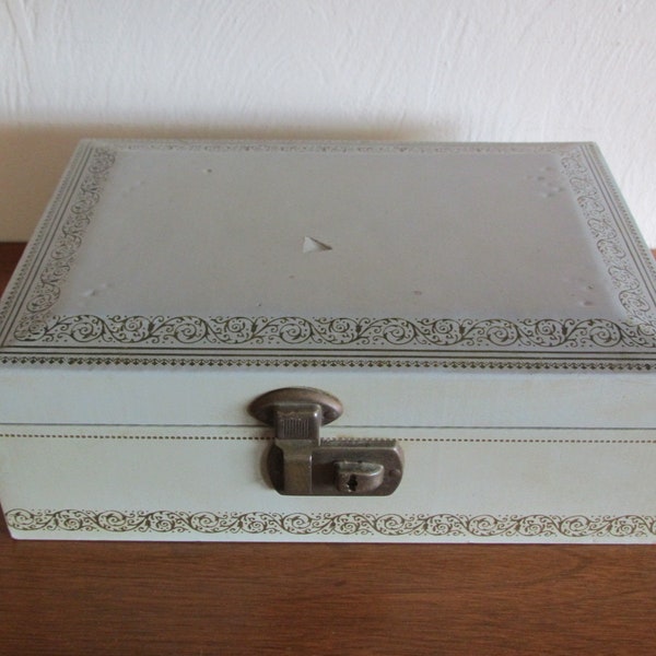 Vintage 1950s Mele Powder Blue Jewelry Box with Swivel Trays [C]