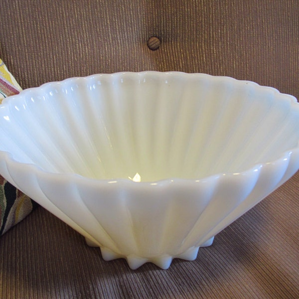 Vintage 1950s Anchor Hocking Rachael Snack Set Serving Bowl Milk Glass White Sea Shell [P]