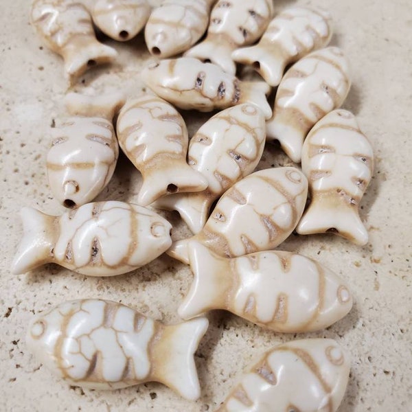 Cream Stone Fish Beads (17 Pieces)