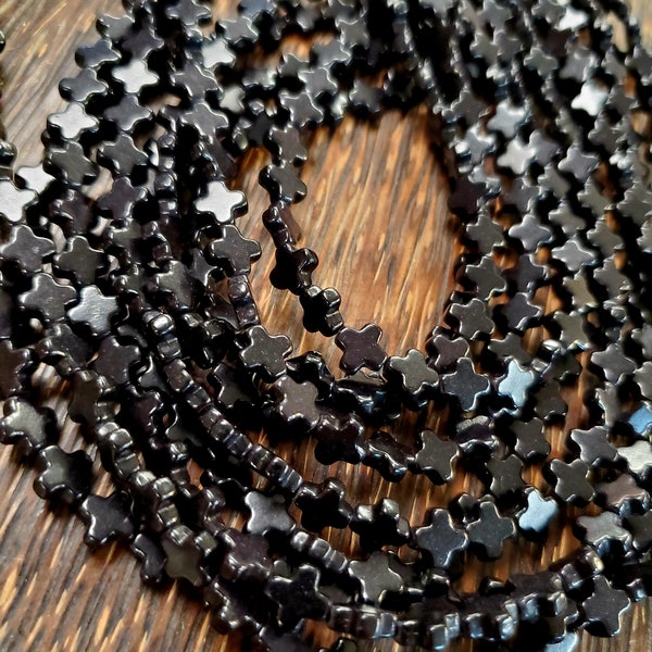 Perles croisées en howlite de couleur noire 16 po. sur rang 8 mm (1 rang)